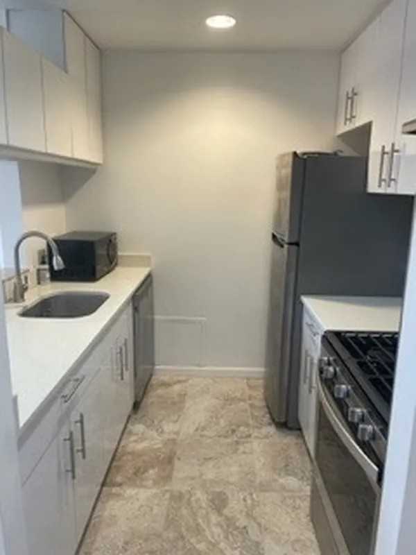 80 Elizabeth St #HHA - Photo 2 of 4