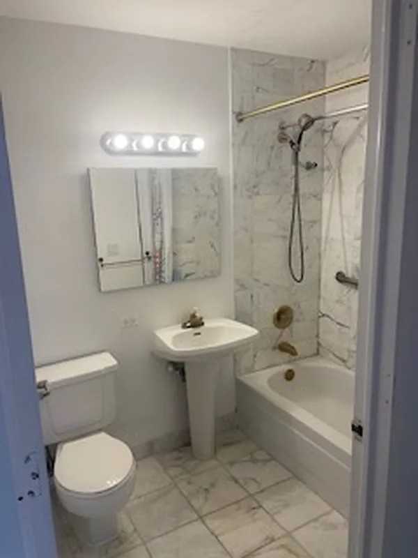 80 Elizabeth St #HHA - Photo 4 of 4