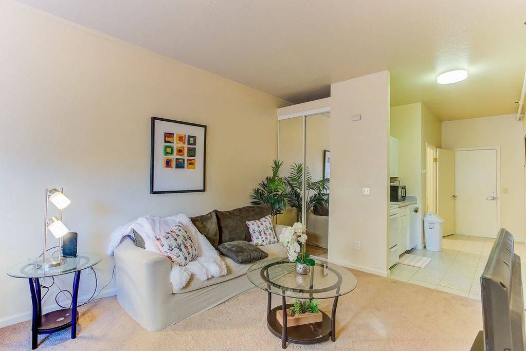 1320 S Pennsylvania St - Photo 3 of 7