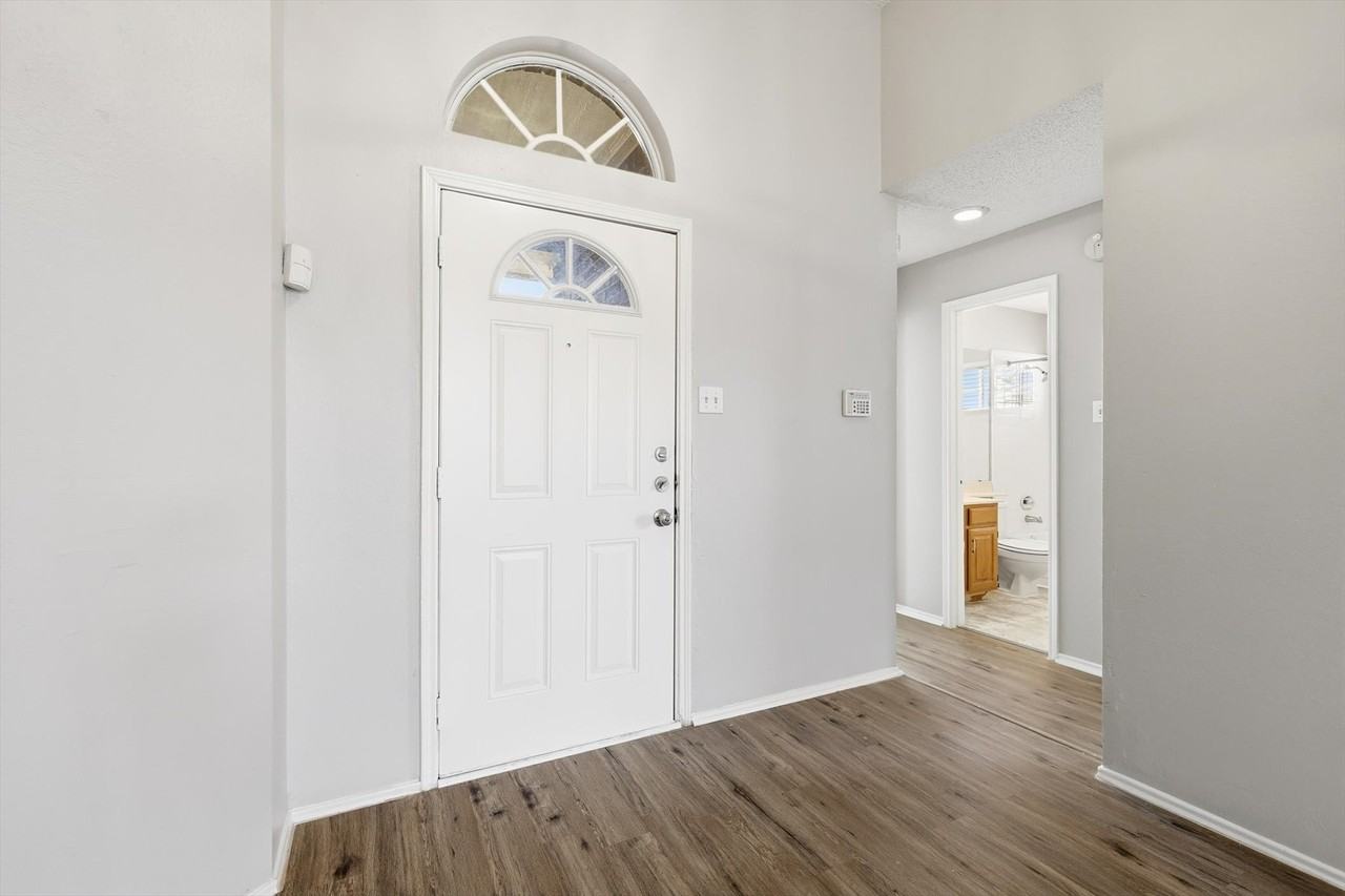 8701 Mystic Trl - Photo 4 of 28