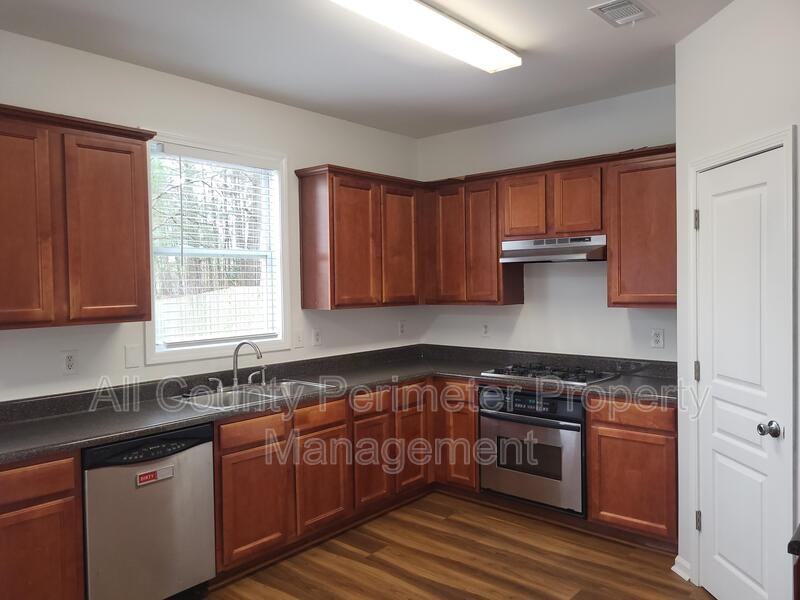 4231 Suwanee Brook Ct - Photo 6 of 22