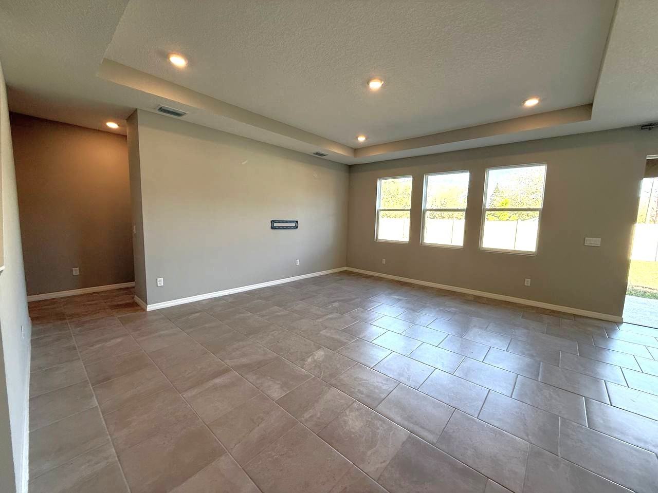 7724 Broad River Ave - Photo 3 of 37