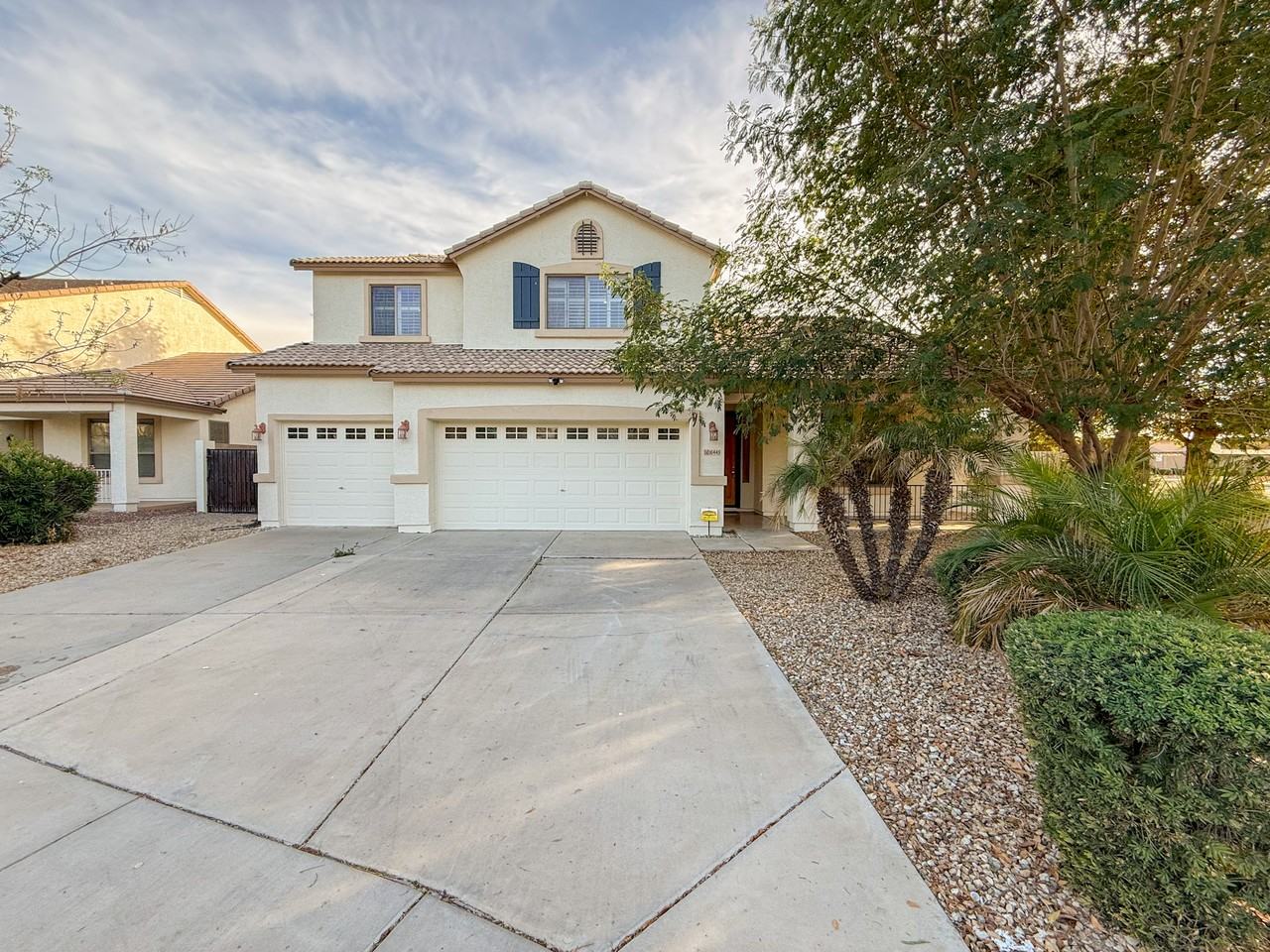 10445 W Windsor Ave - Photo 2 of 50