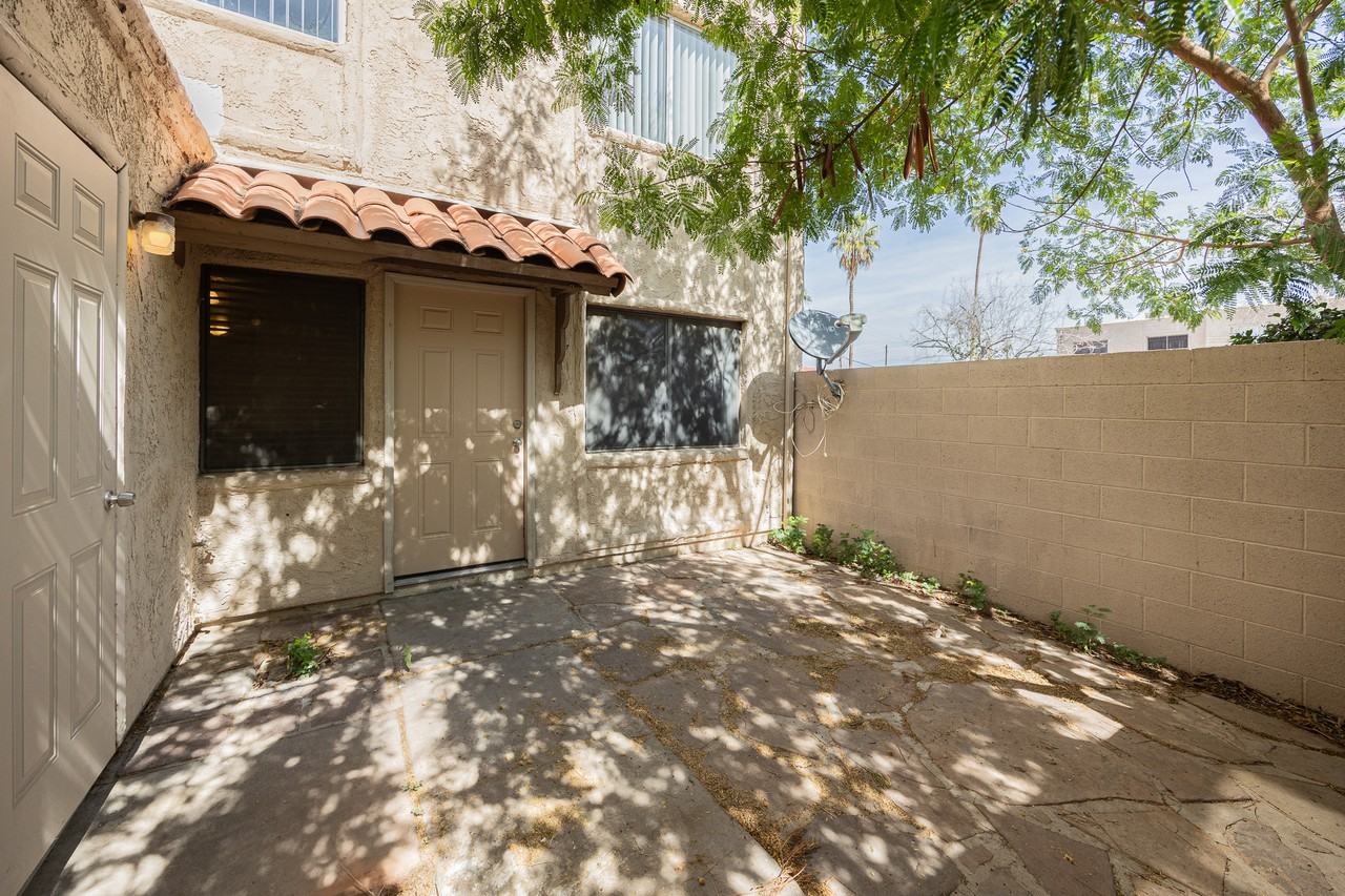 4260 N 67th Dr - Photo 4 of 16