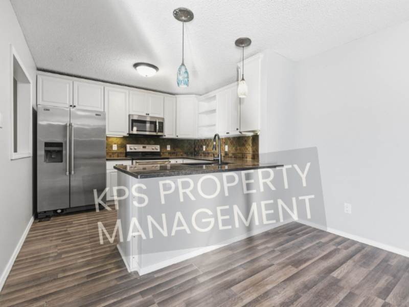 624 N Tanglewood Rd - Photo 4 of 10