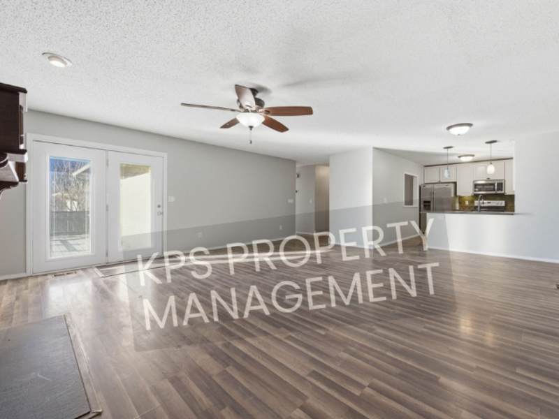 624 N Tanglewood Rd - Photo 3 of 10