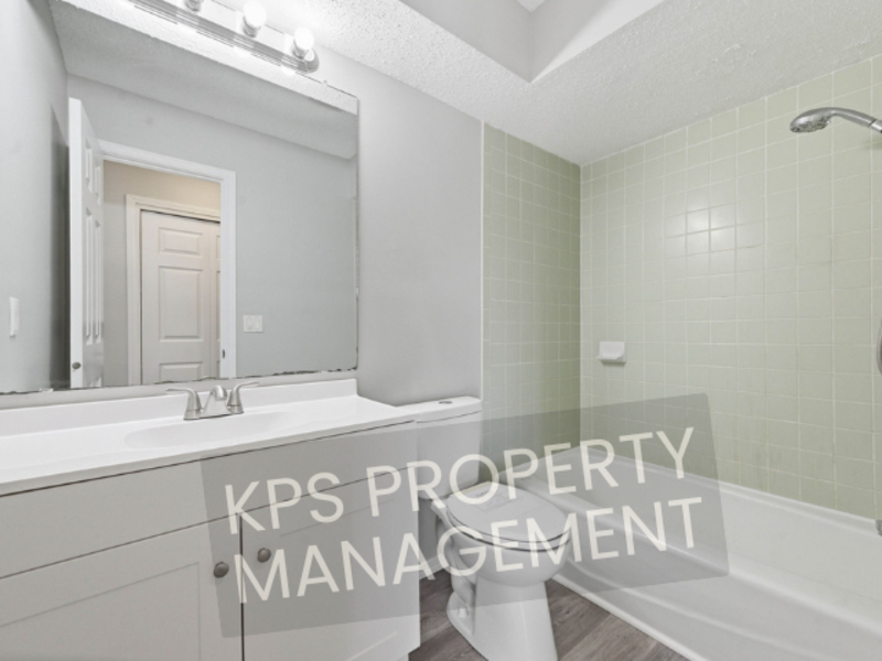 624 N Tanglewood Rd - Photo 6 of 10