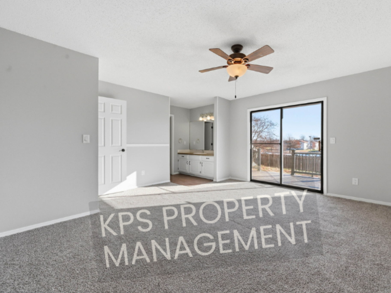 624 N Tanglewood Rd - Photo 7 of 10