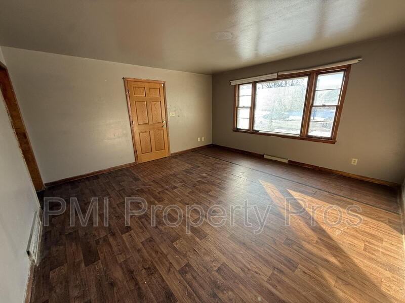 5138 N 84th St - Photo 3 of 4