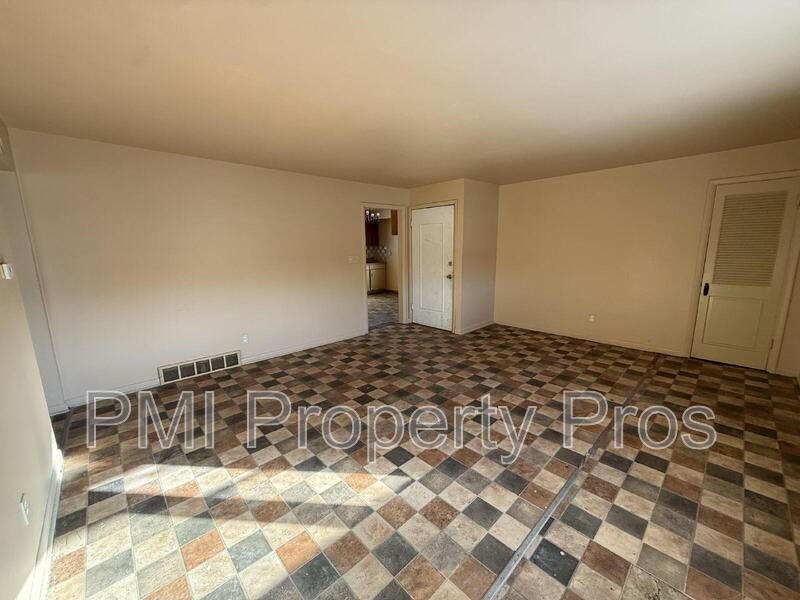 5140 N 84th St - Photo 4 of 5