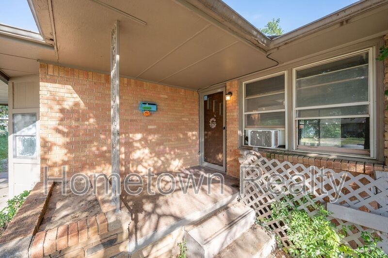 2621 Sw 52nd St - Photo 2 of 19