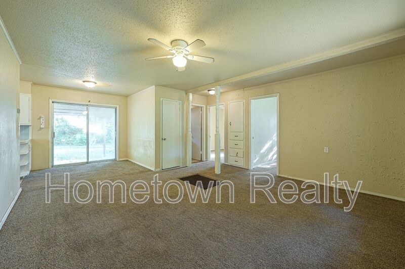 2621 Sw 52nd St - Photo 3 of 19