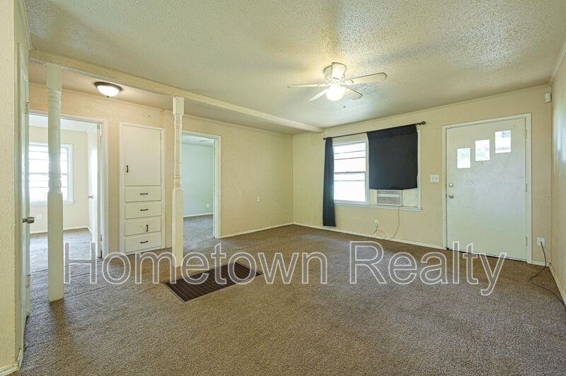 2621 Sw 52nd St - Photo 4 of 19