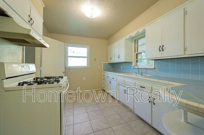 2621 Sw 52nd St - Photo 7 of 19