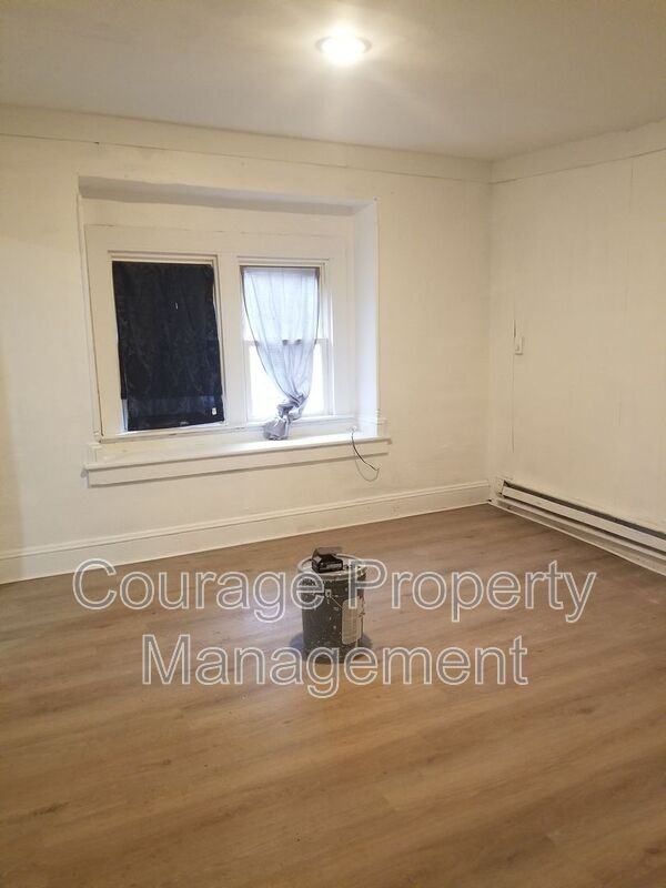 514 W 1st St #C - Photo 3 of 9