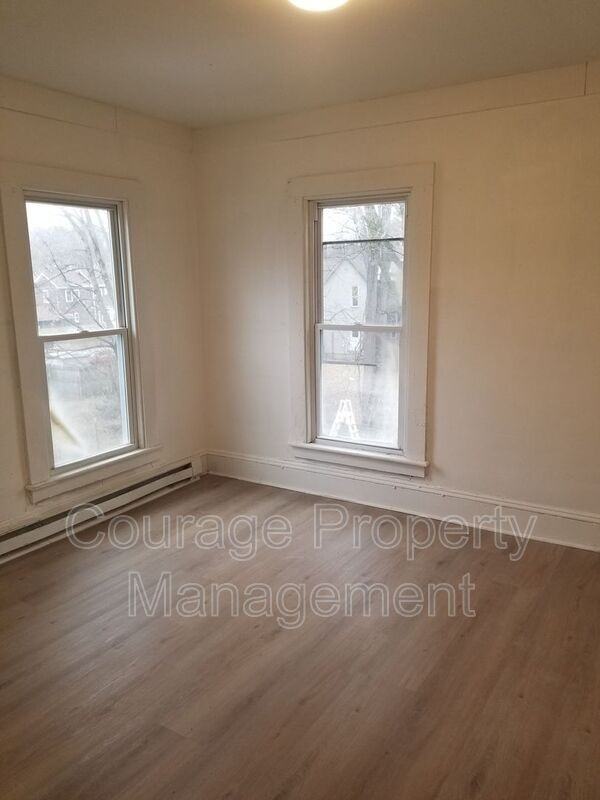 514 W 1st St #C - Photo 5 of 9