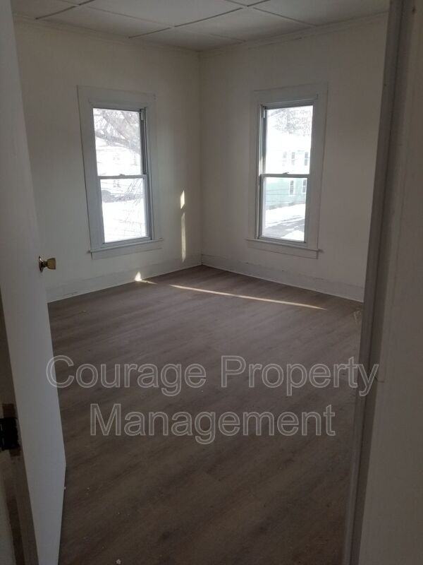 514 W 1st St #B - Photo 2 of 8