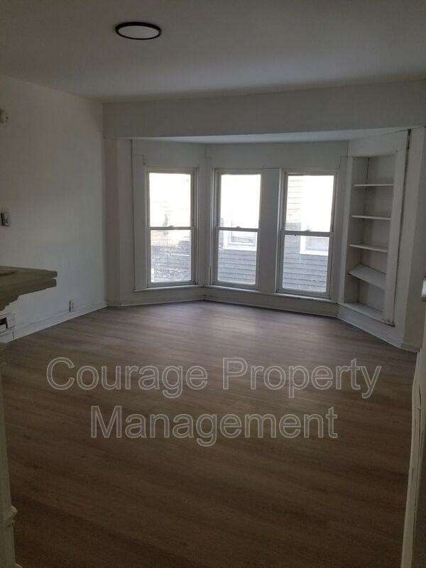 514 W 1st St #B - Photo 3 of 8