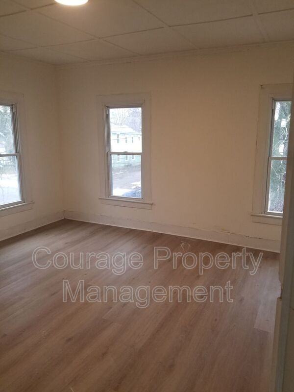 514 W 1st St #B - Photo 4 of 8