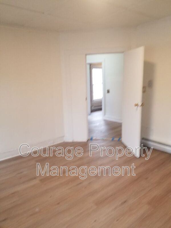 514 W 1st St #B - Photo 5 of 8