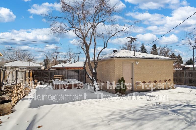 2702 Meade St - Photo 3 of 21