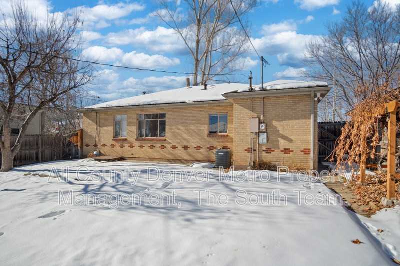 2702 Meade St - Photo 4 of 21