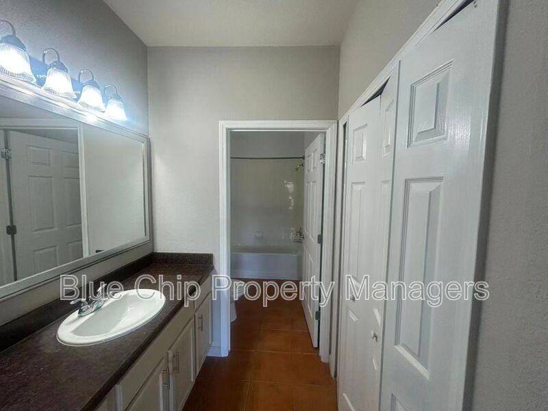 14200 Avalon Rd #415 - Photo 7 of 33