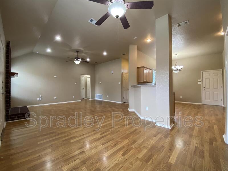 1009 Woodhollow Dr - Photo 2 of 11