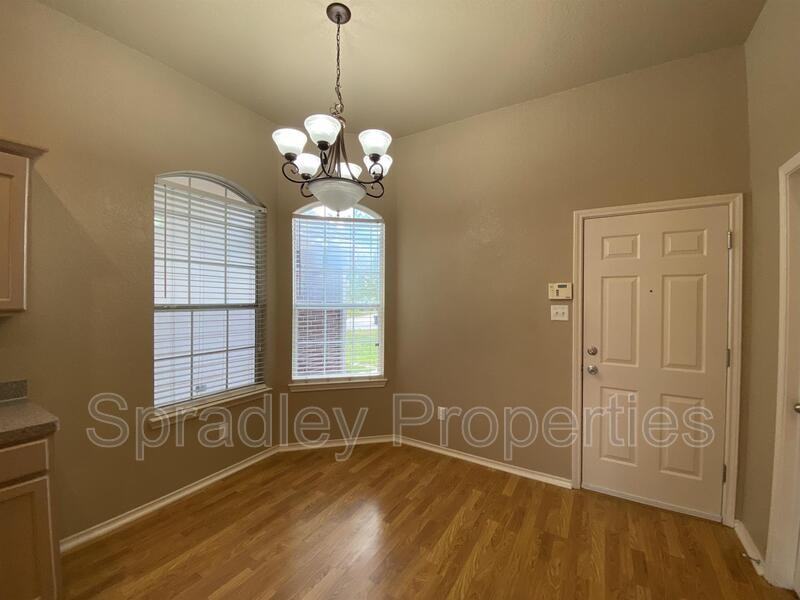 1009 Woodhollow Dr - Photo 4 of 11