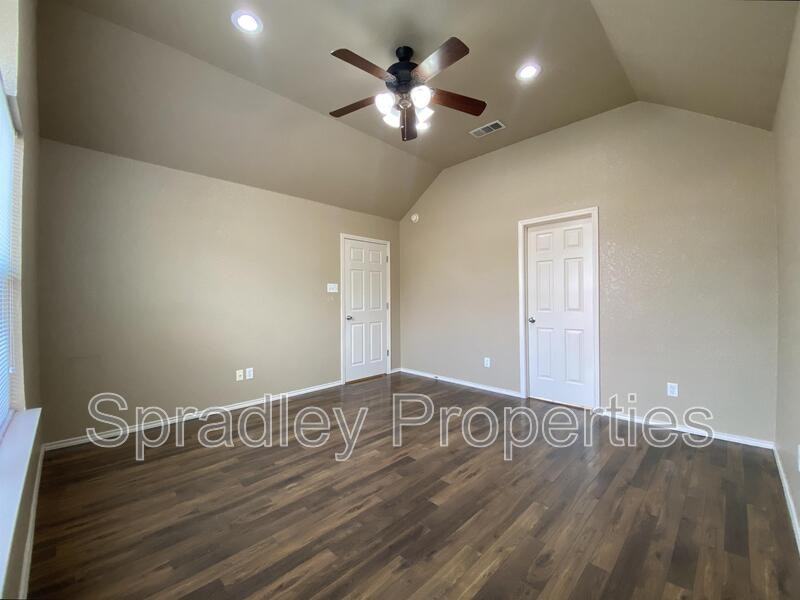 1009 Woodhollow Dr - Photo 5 of 11