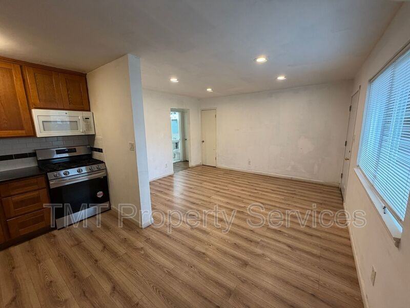 1615 W St #3 - Photo 2 of 9