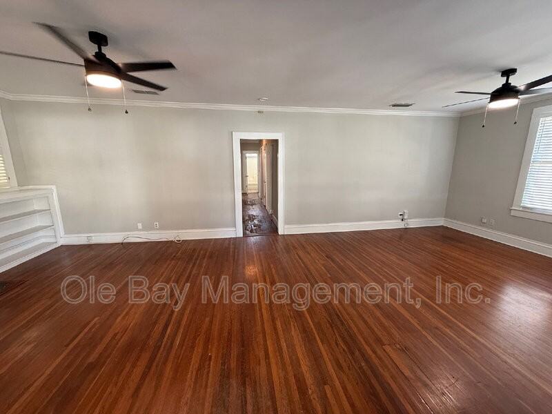 110 Demouy Ave - Photo 2 of 12