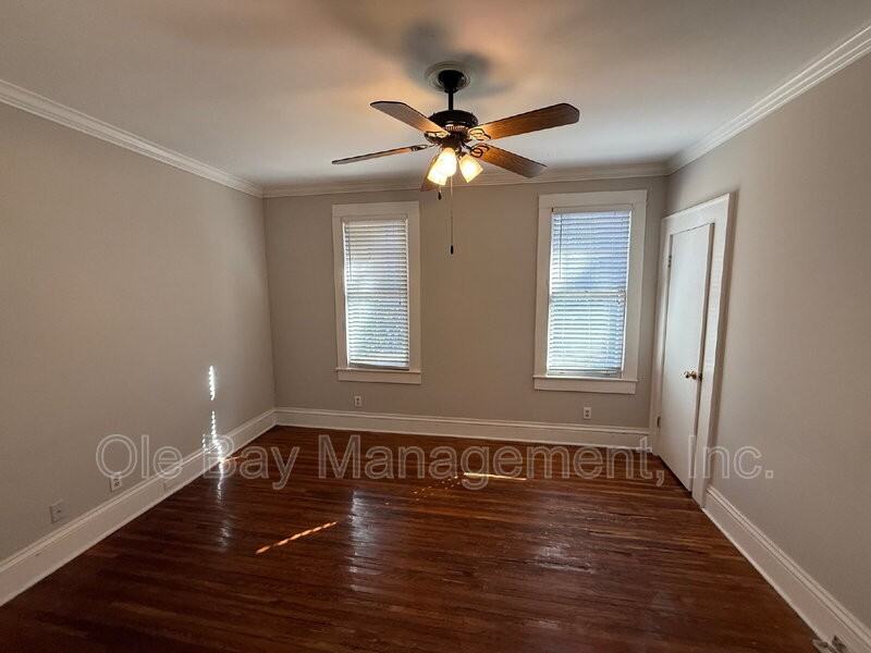 110 Demouy Ave - Photo 4 of 12