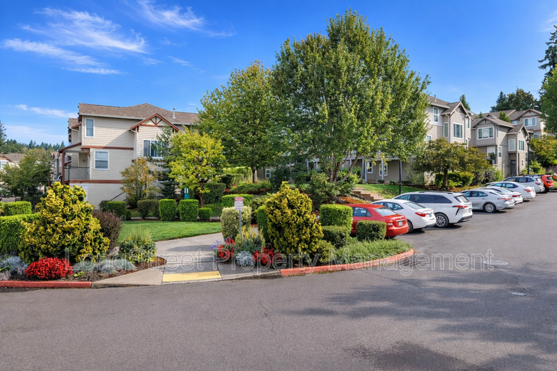 720 Nw 118th Ave #103 - Photo 4 of 26