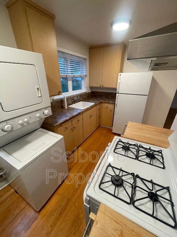 624 Valle Vista Ave #A - Photo 3 of 20