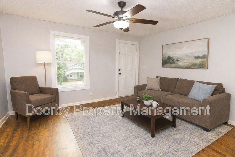 2215 Allin St #B - Photo 3 of 14