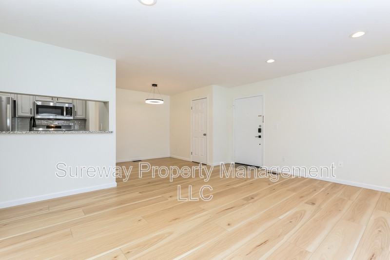 1005 Woodhollow Dr - Photo 3 of 15