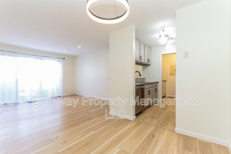 1005 Woodhollow Dr - Photo 4 of 15