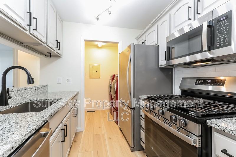 1005 Woodhollow Dr - Photo 6 of 15