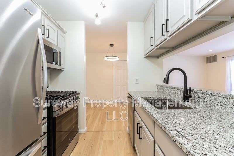 1005 Woodhollow Dr - Photo 7 of 15