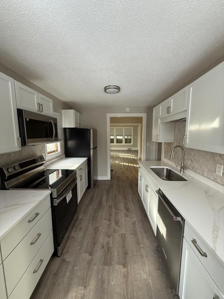 3553 Dupont Ave S - Photo 2 of 20