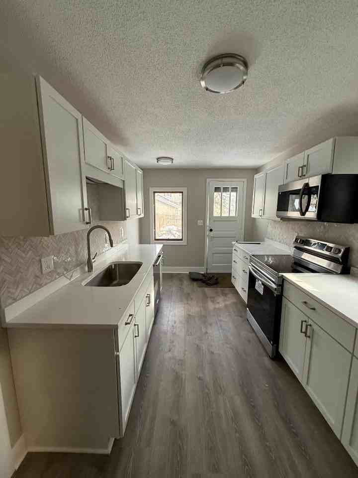 3553 Dupont Ave S - Photo 4 of 20