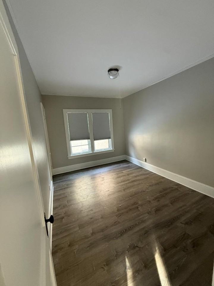 3553 Dupont Ave S - Photo 7 of 20