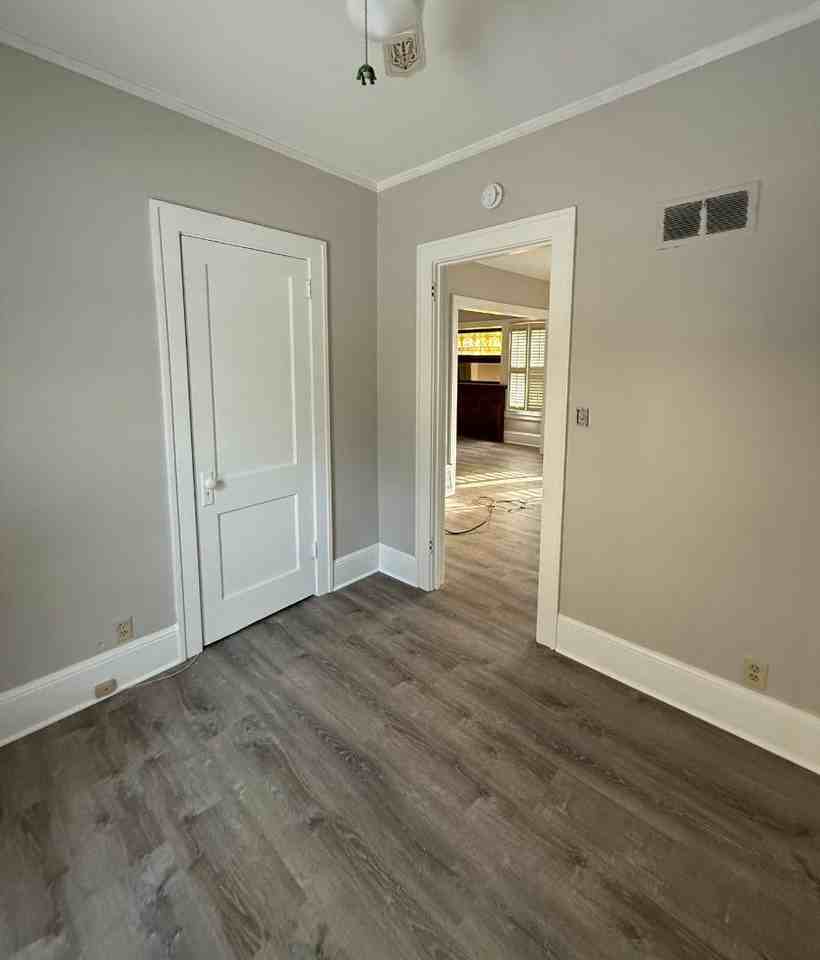 3553 Dupont Avenue South - Photo 5 of 10