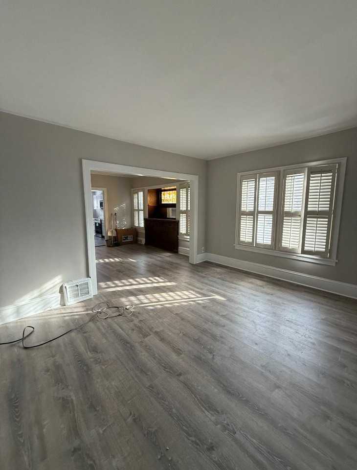 3553 Dupont Avenue South - Photo 7 of 10