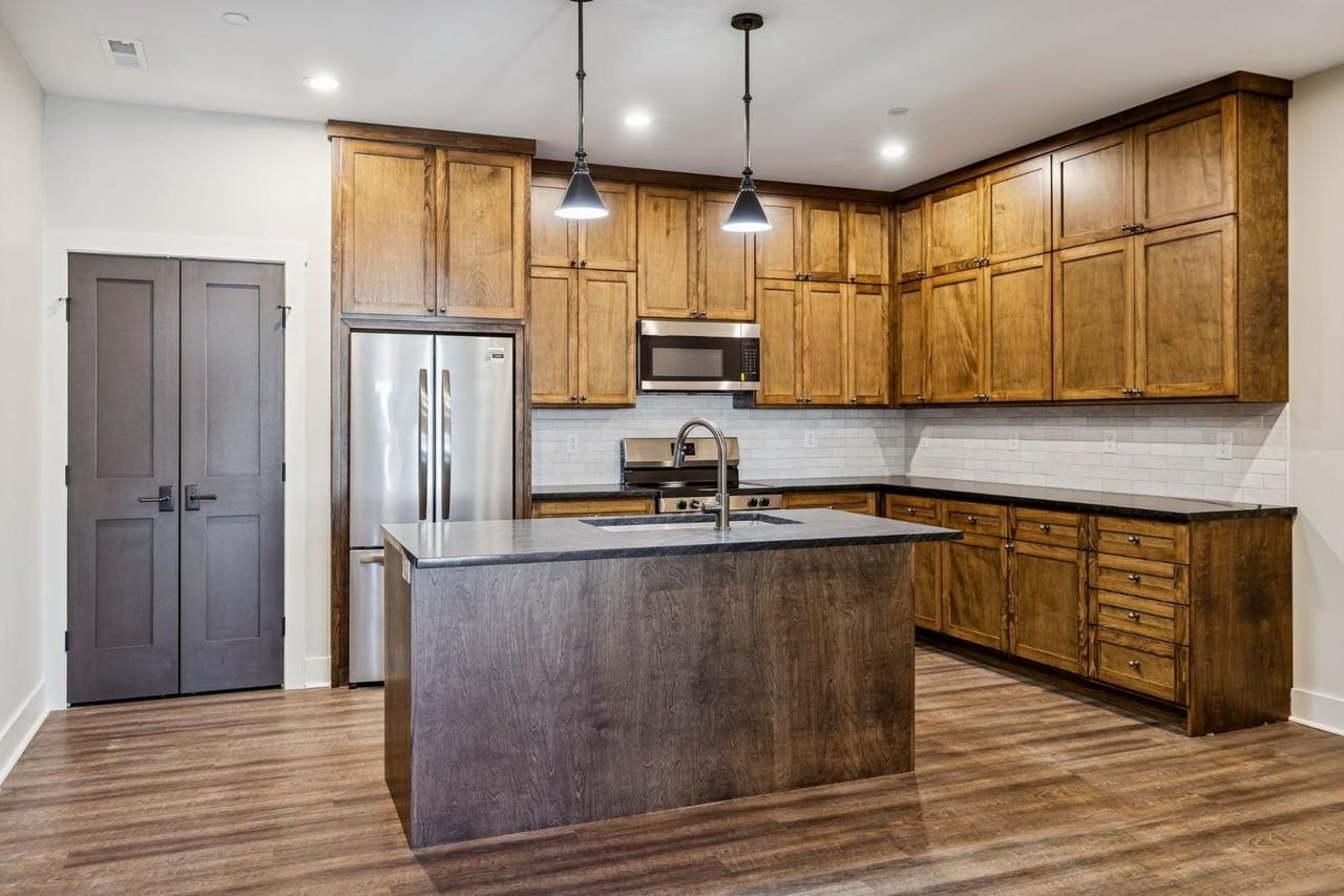 118 N Main St - Photo 2 of 20