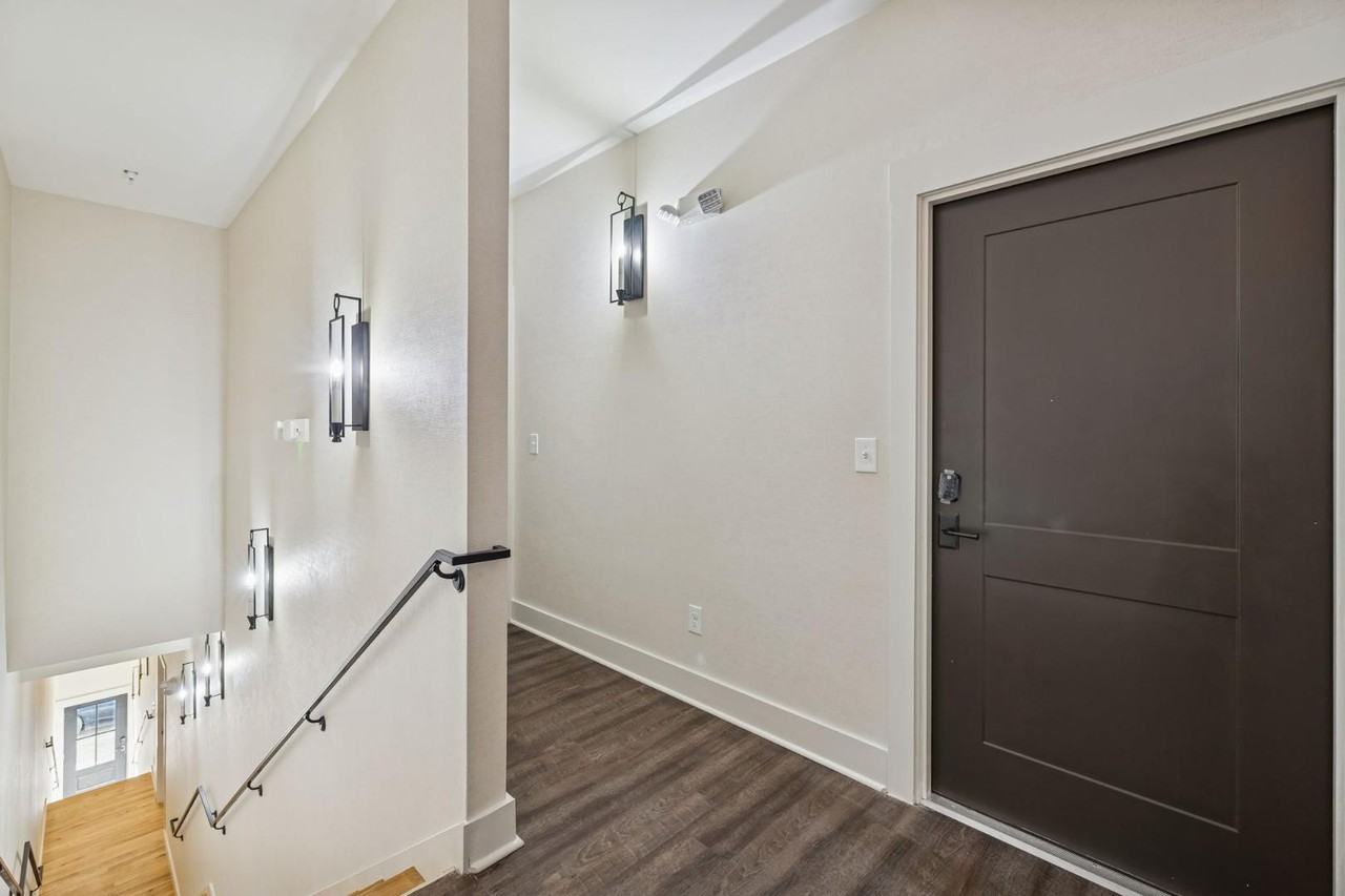 118 N Main St - Photo 3 of 20