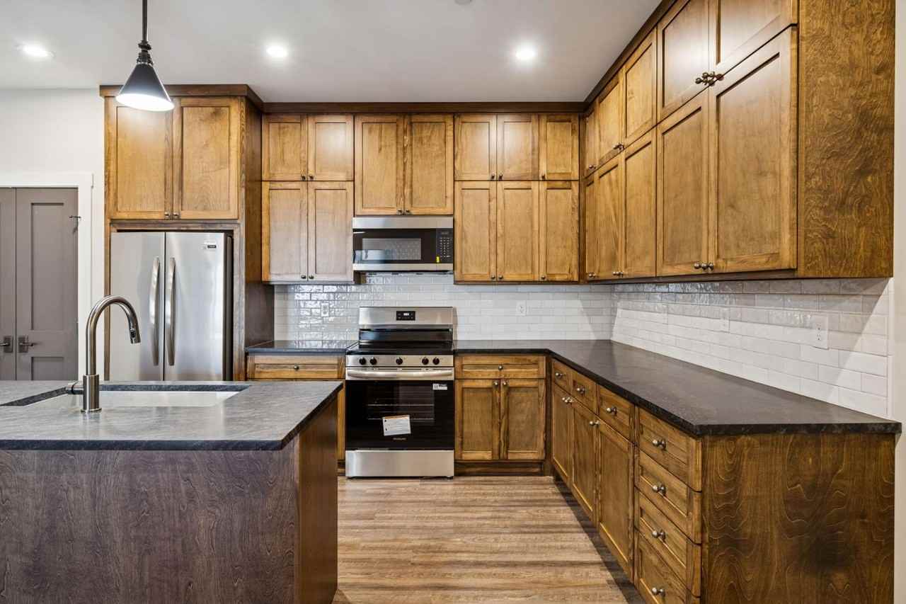 118 N Main St - Photo 7 of 20