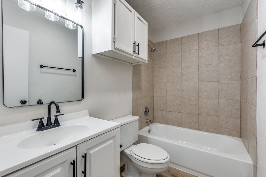 418 S Las Vegas Trl - Photo 2 of 11