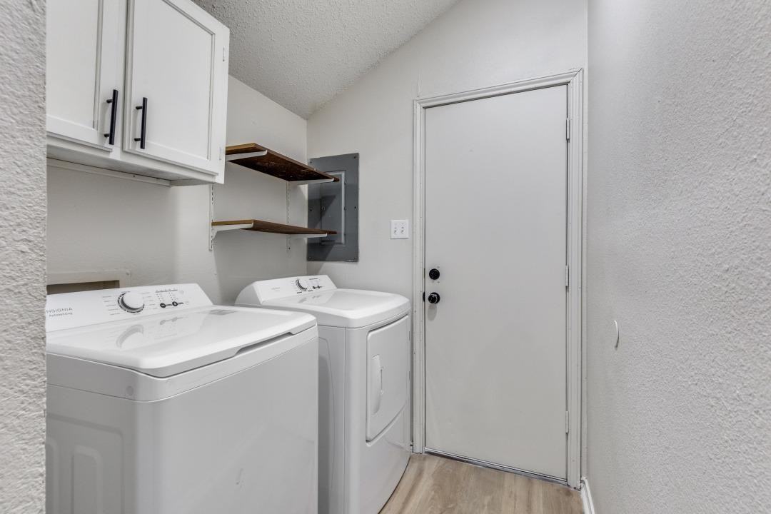 418 S Las Vegas Trl - Photo 3 of 11